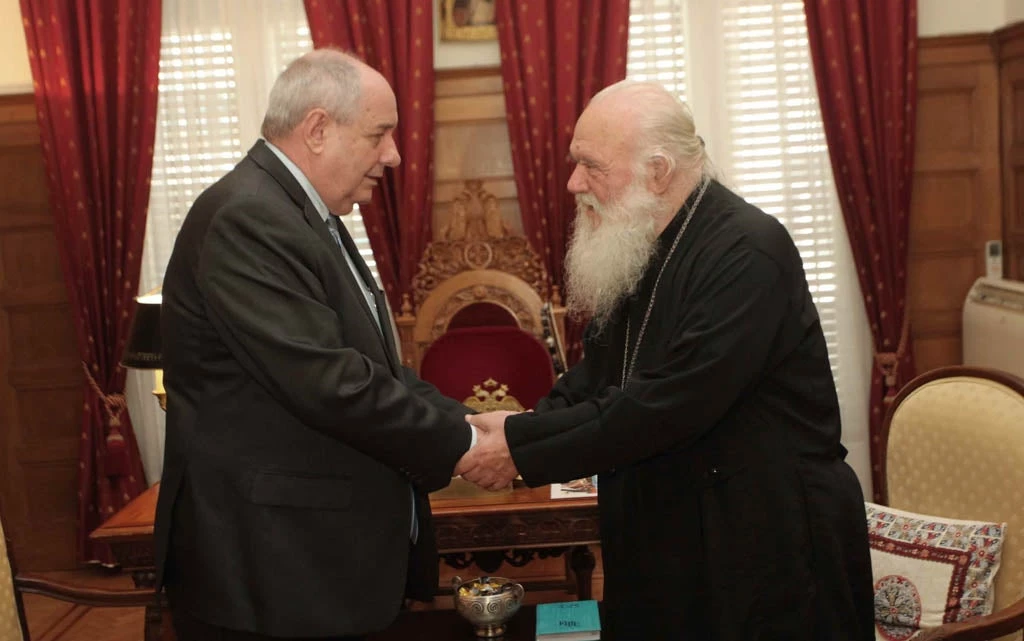 Στον Αρχιεπίσκοπο ο Κουίκ που είχε ζητήσει χωρισμό Κράτους-Εκκλησίας